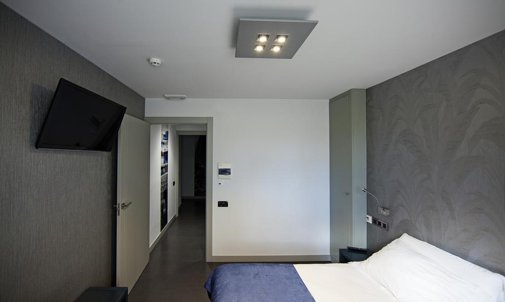 Hostal Averroes Burgos Bagian luar foto